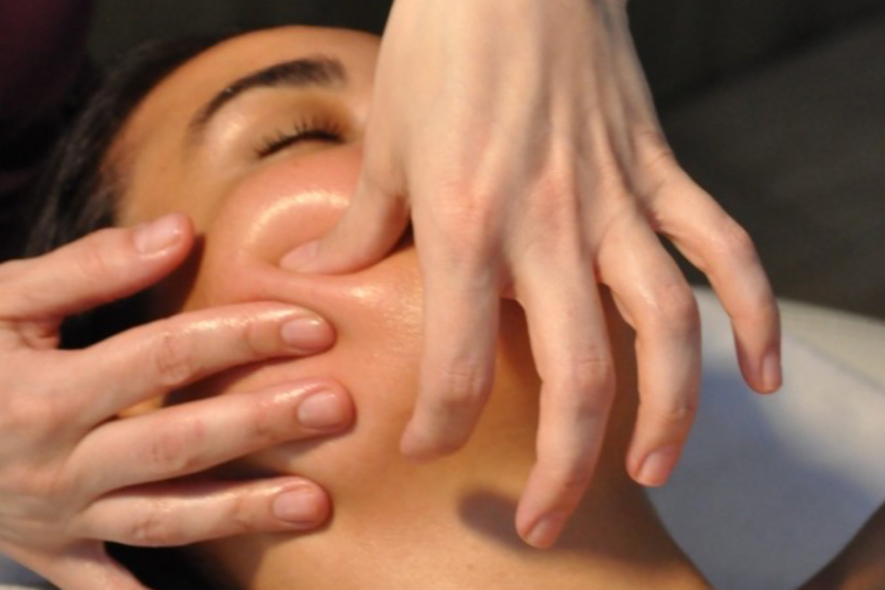 Technique ancestrale de massage japonais Kobido avec Sandra Larue