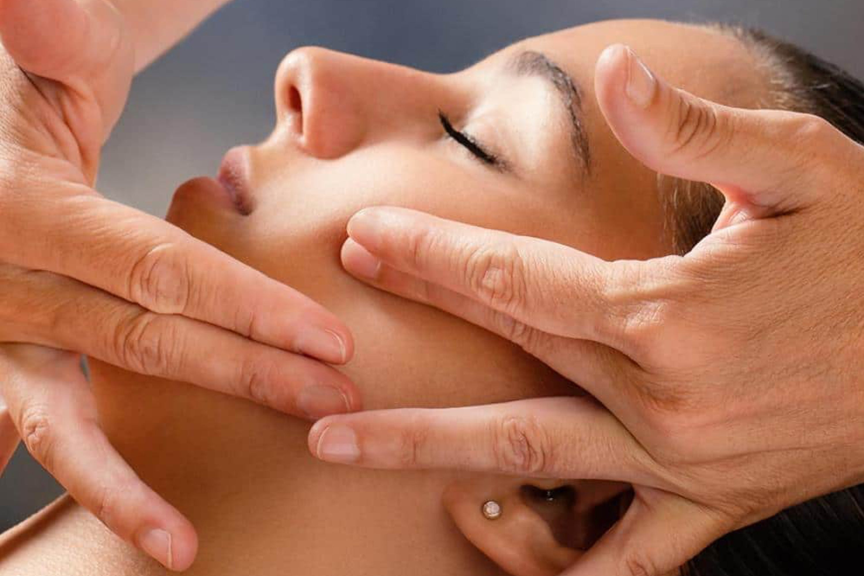 Soin du visage liftant et naturel avec Sandra Larue