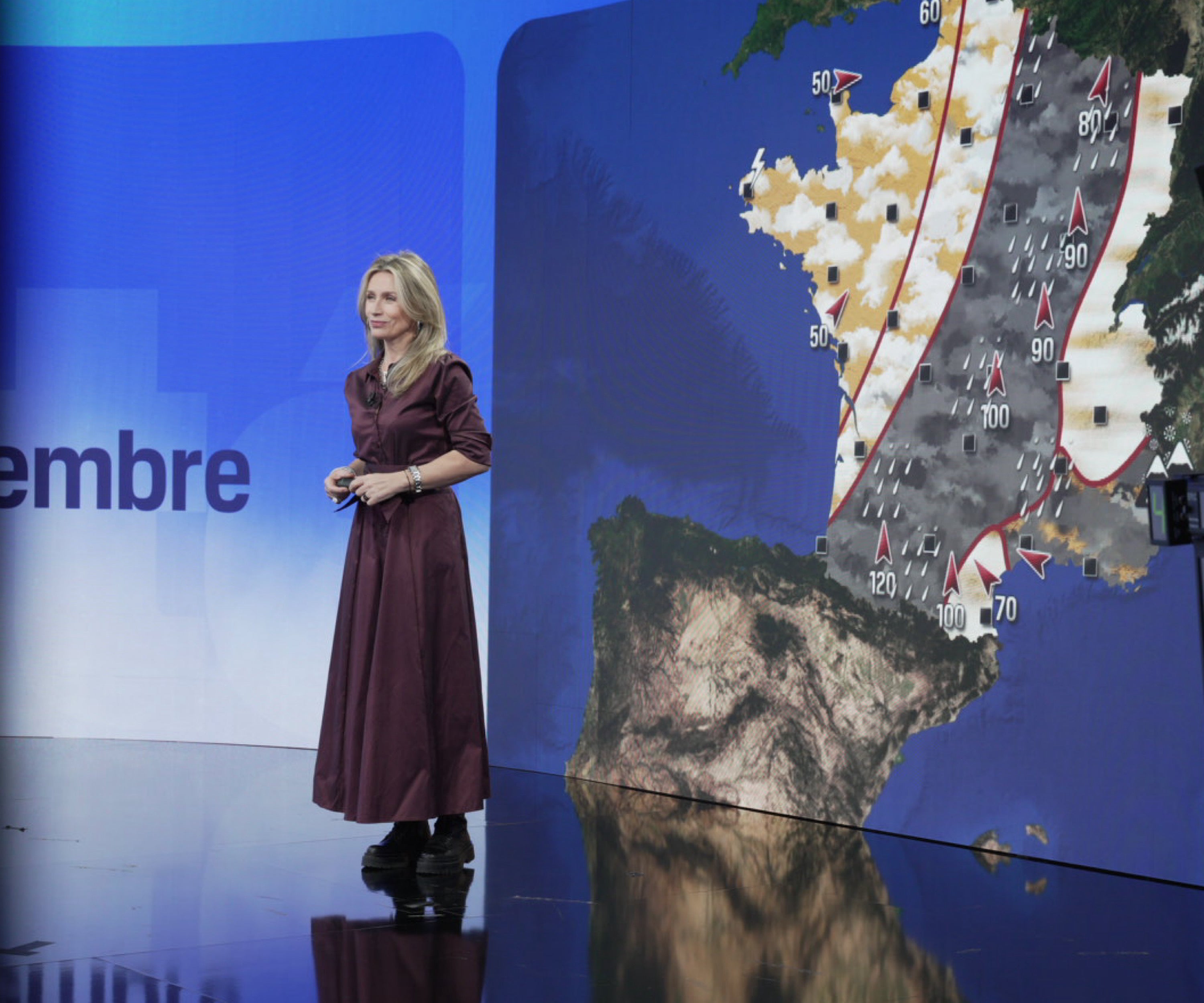 Sandra Larue, journaliste météo à CNews, connue du grand public avant de développer une activité dédiée au bien-être et au yoga.