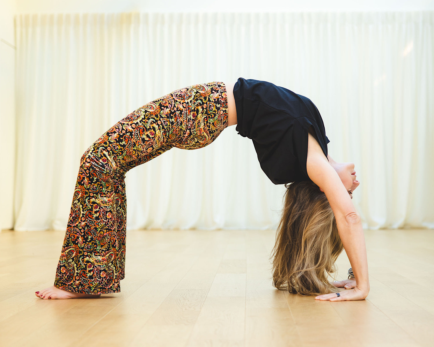 Sandra Larue, journaliste TV et professeure de yoga Vinyasa, prendre un cours privé