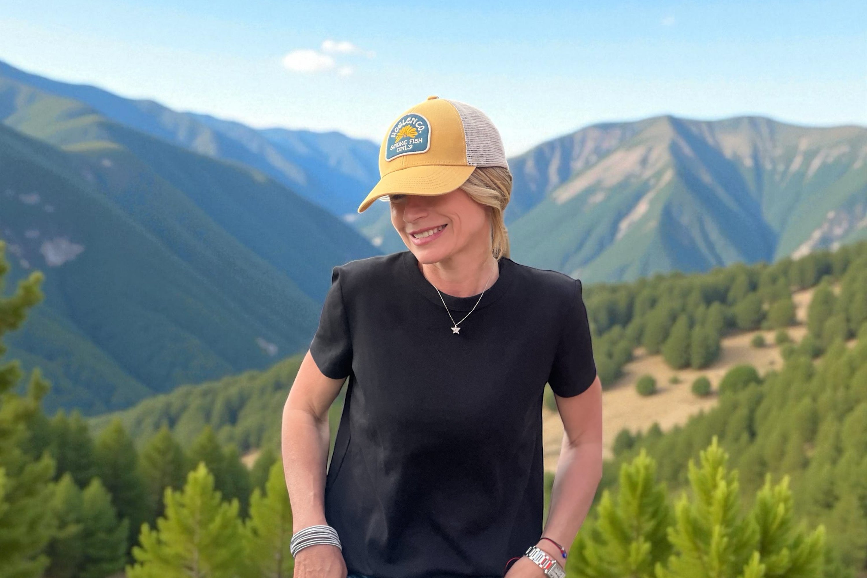 Portrait de Sandra Larue, professeure de yoga vinyasa, spécialiste du mouvement et de l’équilibre intérieur.